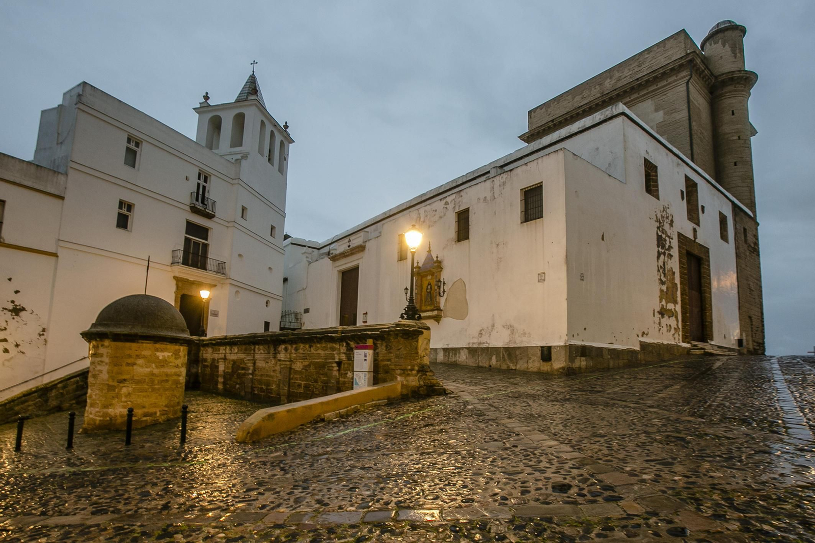 Exterior de la Catedral Vieja de Cádiz.