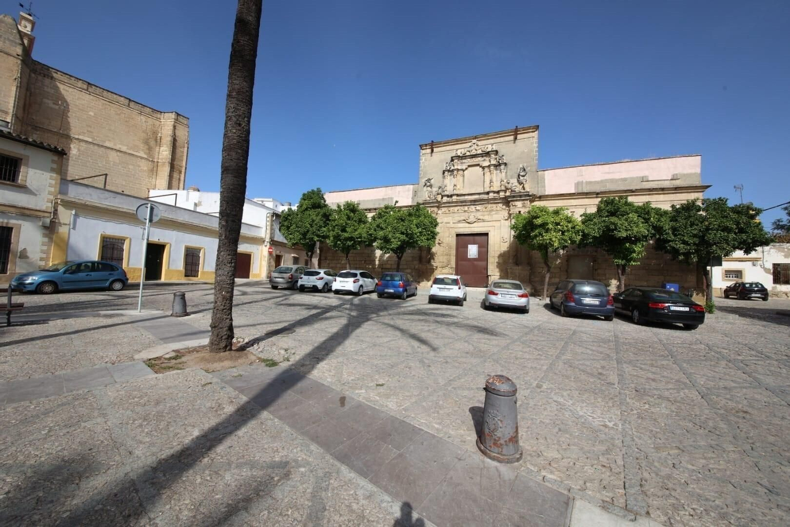 Fachada del palacio Riquelme.