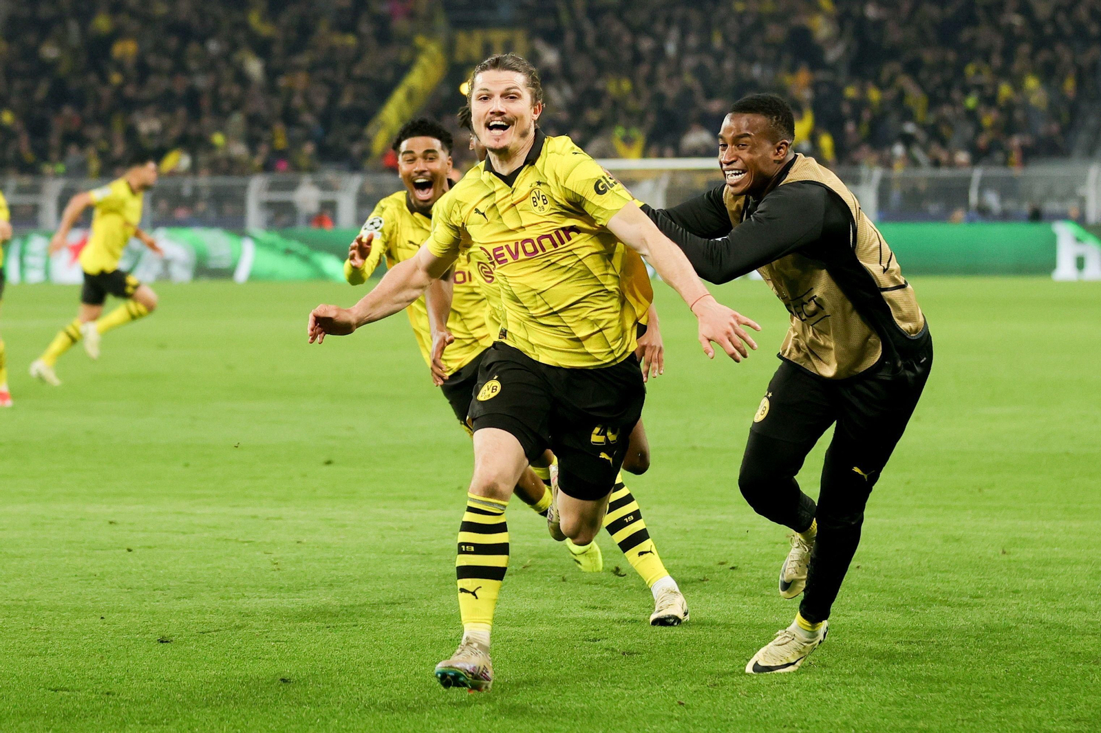 Sabitzer celebra el cuarto gol del Borussia Dortmund ante el Atlético.