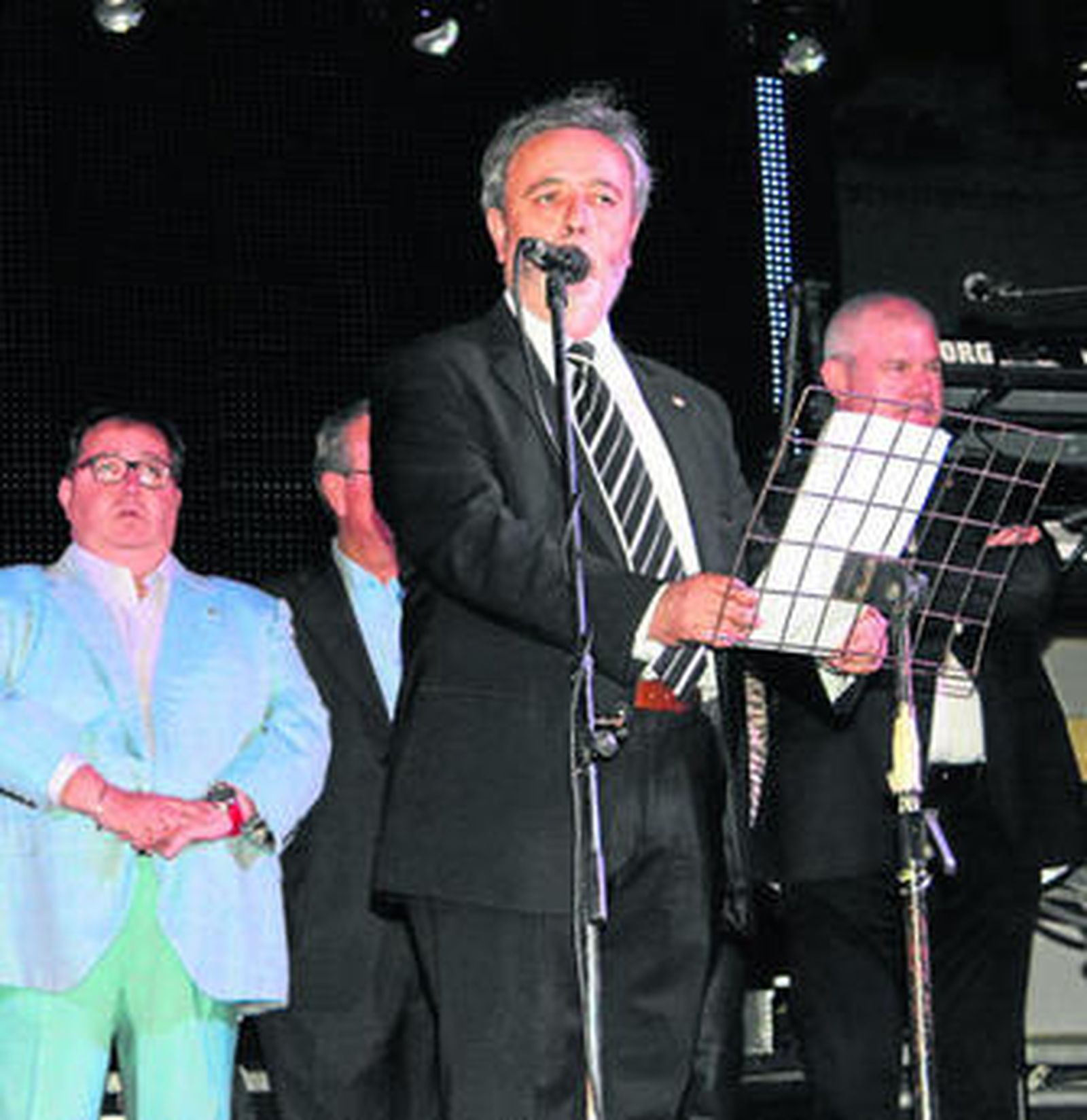 Antonio Torres inspector 2º Jefe de la Policía Local, vivió una noche muy emotiva como pregonero de El Parador.