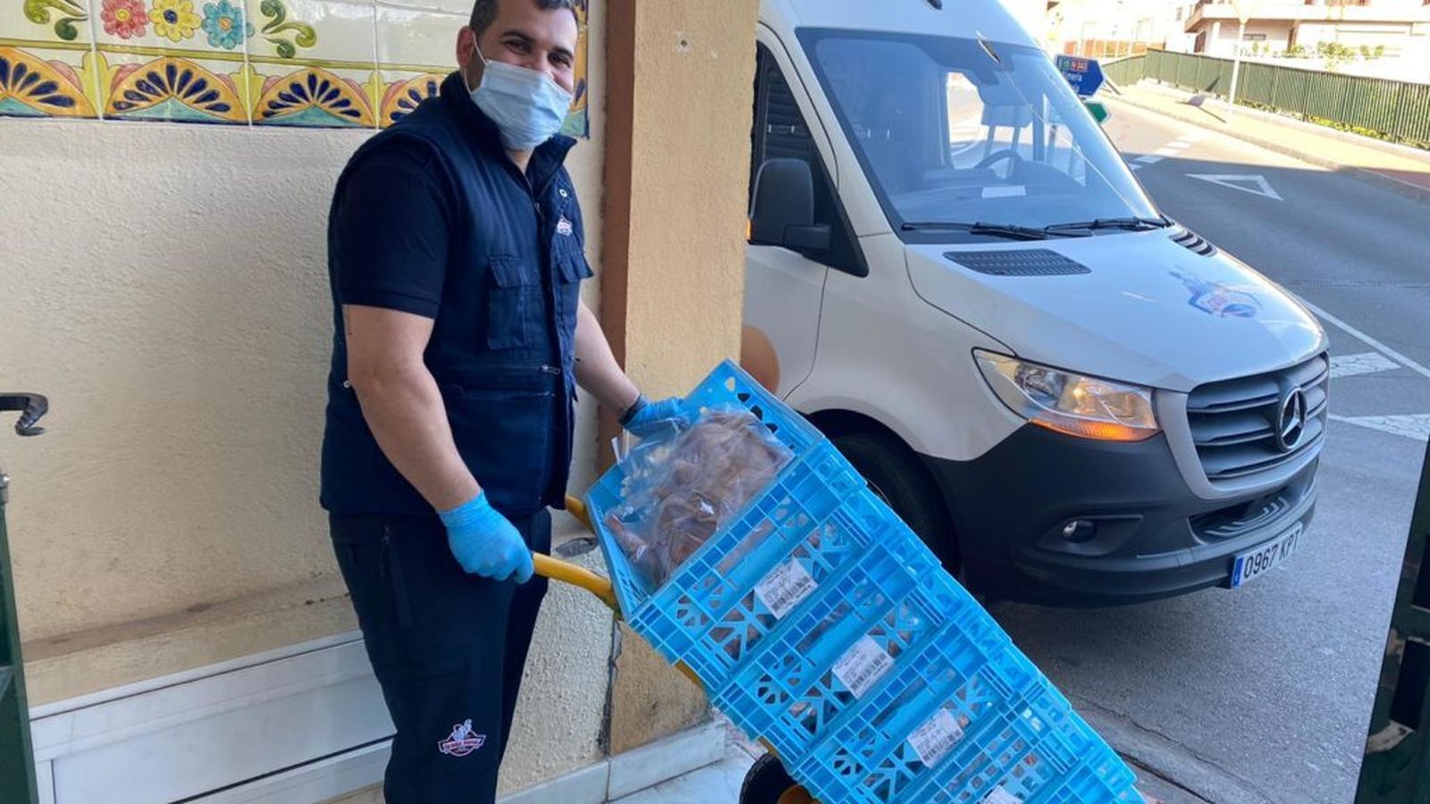 La Residencia José Guirado sirve como almacén de los alimentos.