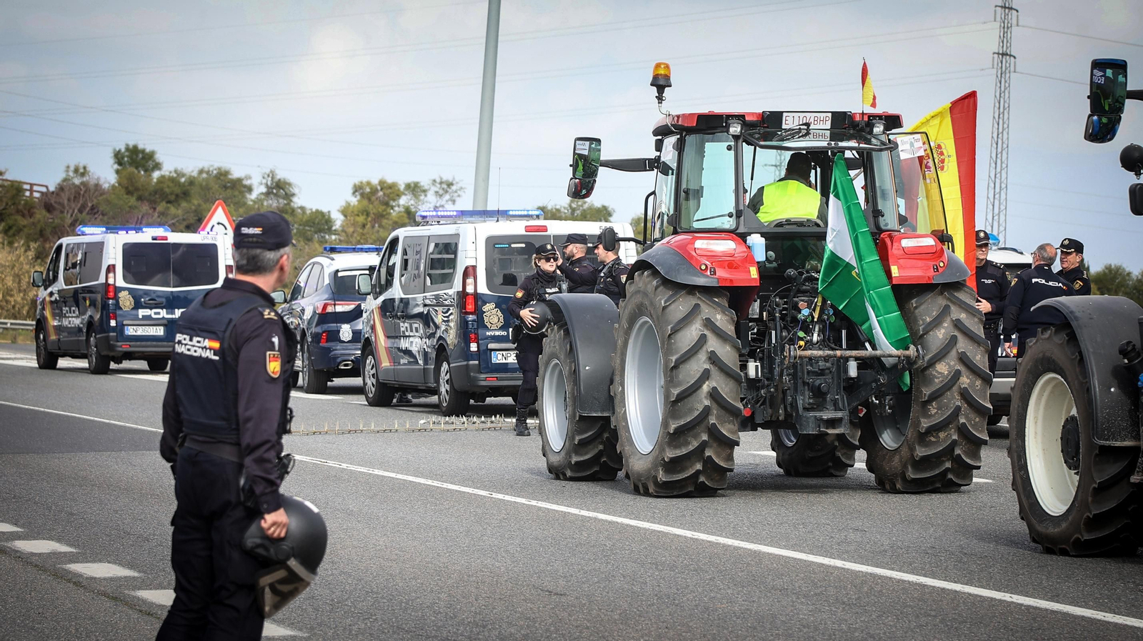 Mucha policía y pocos tractores