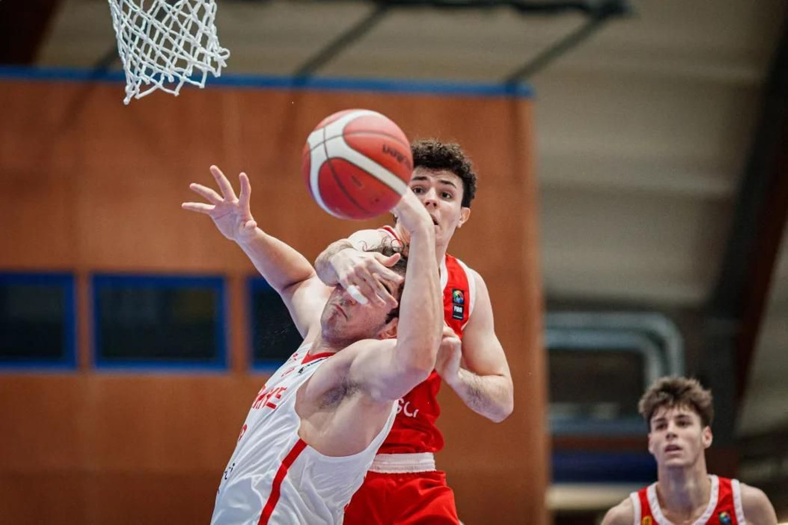 Día aciago de Mario Saint-Supéry en otra debacle de España en el Europeo sub 18