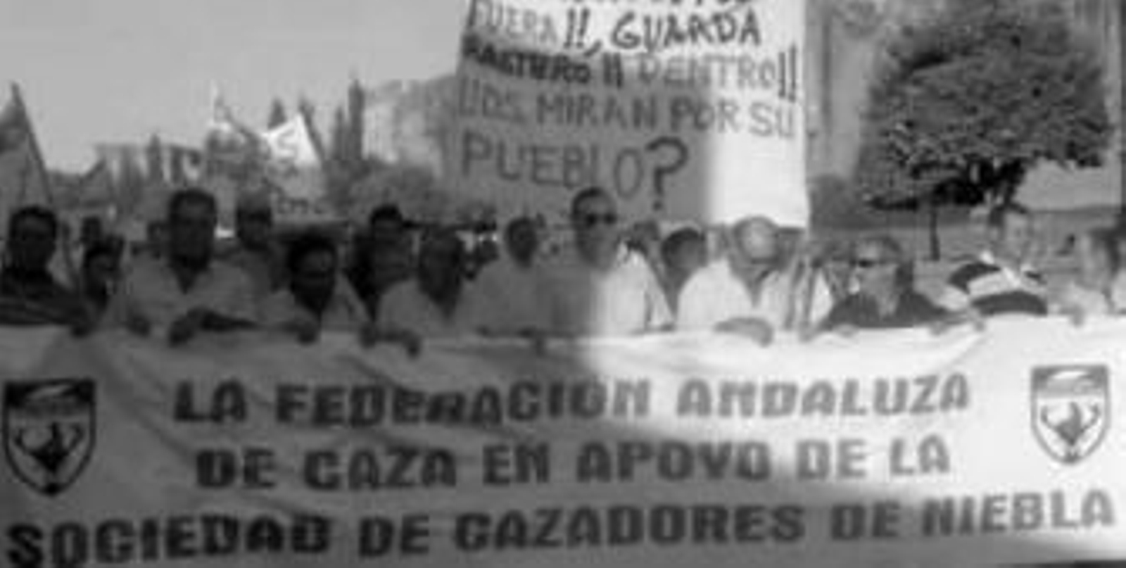Los manifestantes llegaron hasta las puertas del Ayuntamiento.