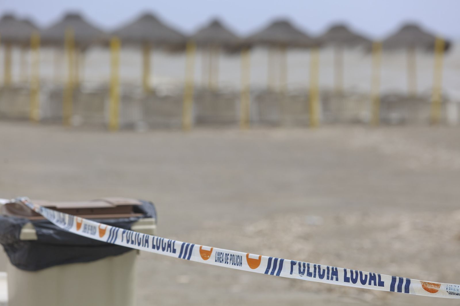 Playas cerradas en Torremolinos, la imagen del coronavirus en Málaga