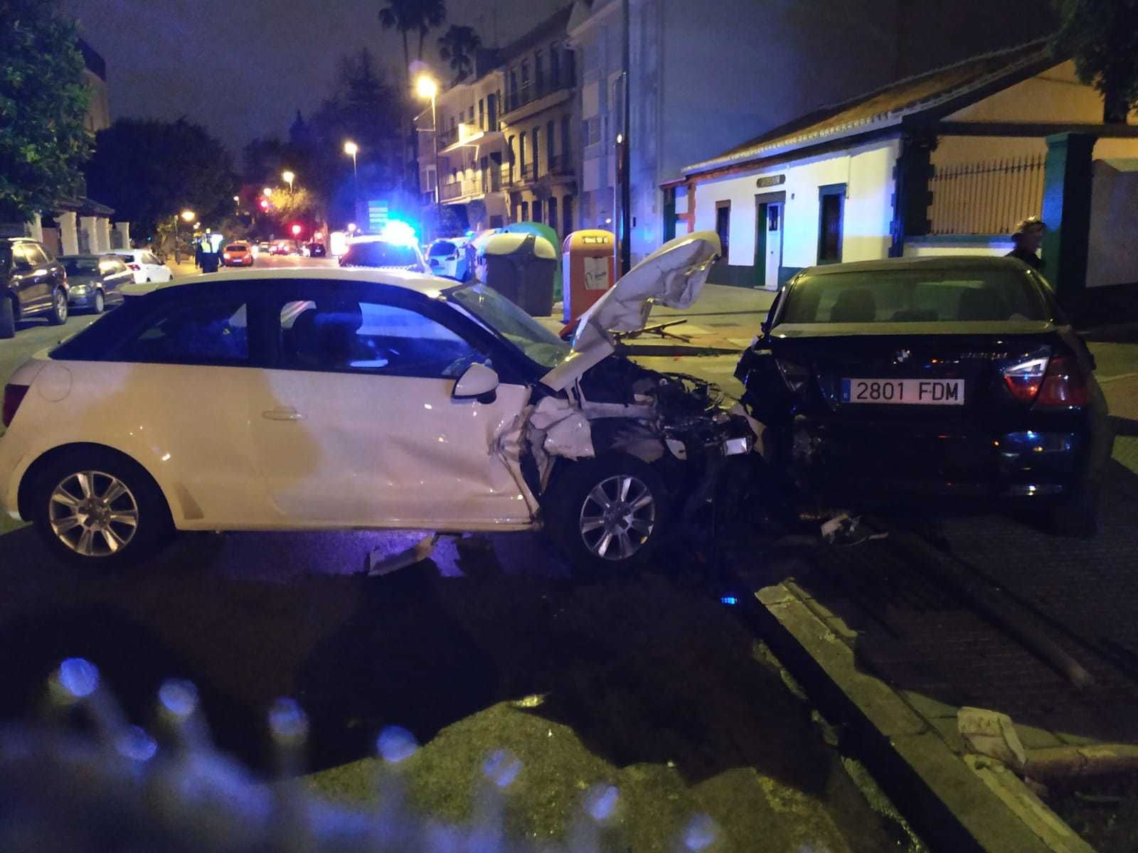 Estado en el que quedó el coche que empotraron contra otro.
