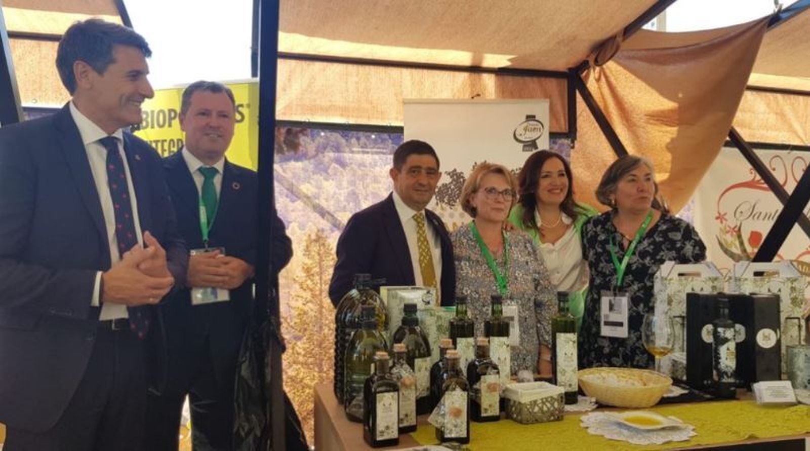 El presidente de la Diputación de Jaén visitó la zona gastronómica en la Feria Expoliva, en la que estuvieron presentes firmas adheridas a Degusta Jaén y habrá degustaciones gastronómicas.