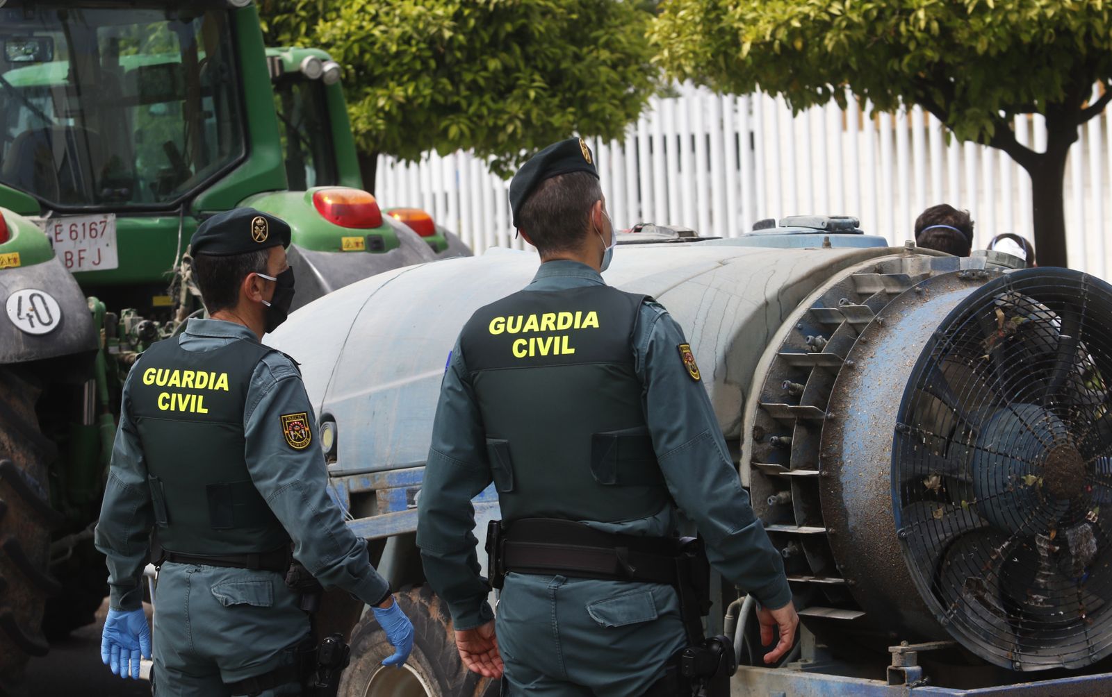 Las fotos del homenaje de los agricultores a los sanitarios de Córdoba