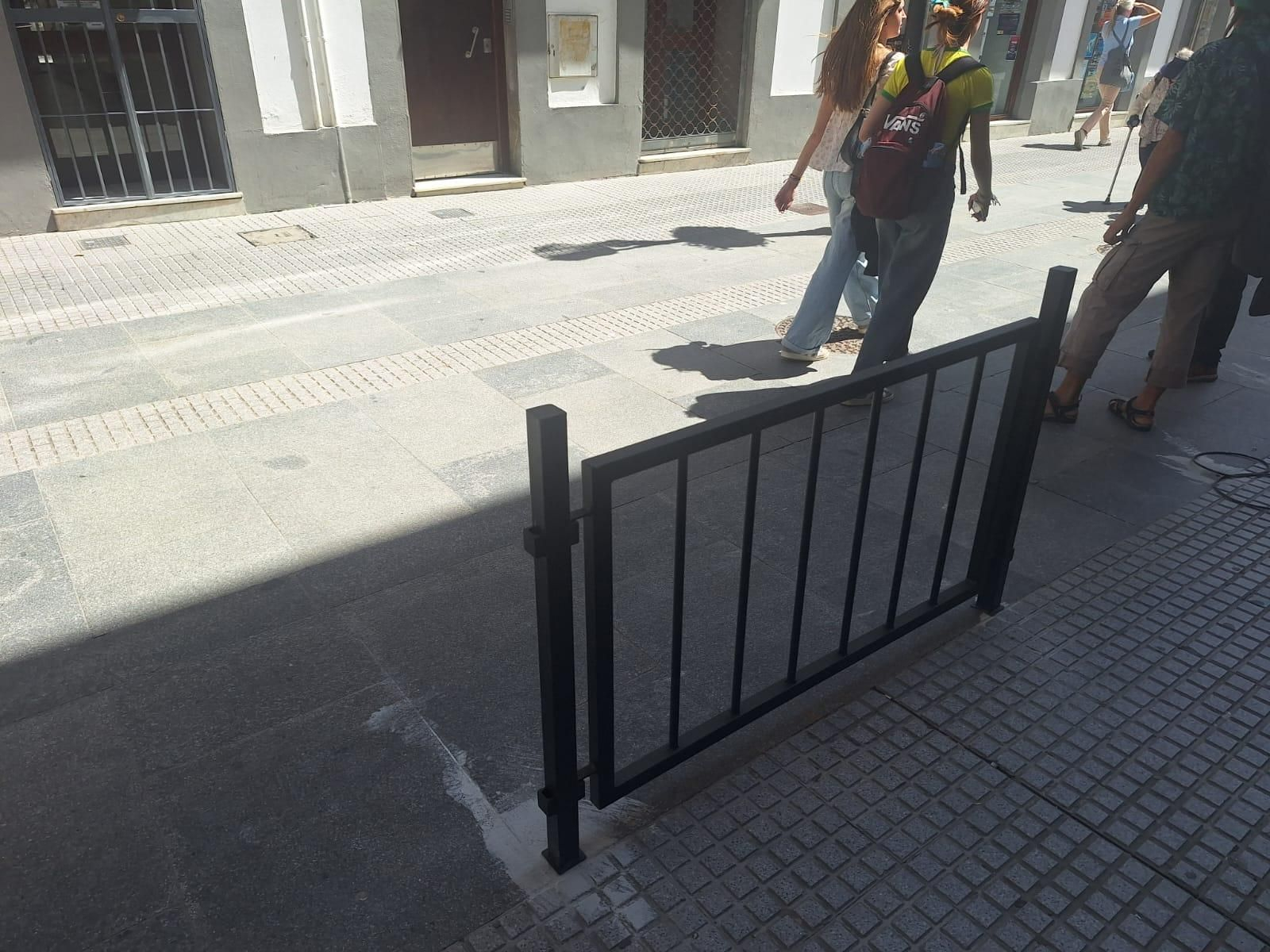 Tramo del nuevo cerramiento que tendrá la calle Nueva durante la Semana Santa.
