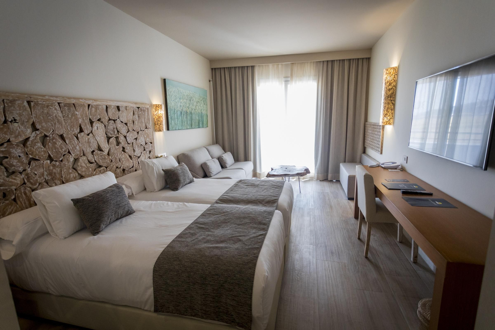El hotel Zahara Beach & Spa, en imágenes