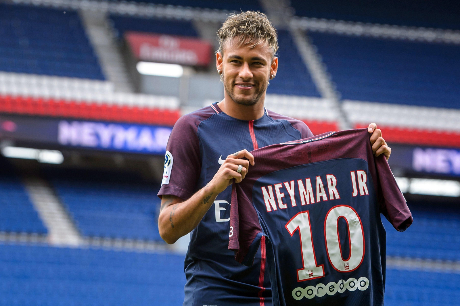 La presentación de Neymar con el PSG, en imágenes