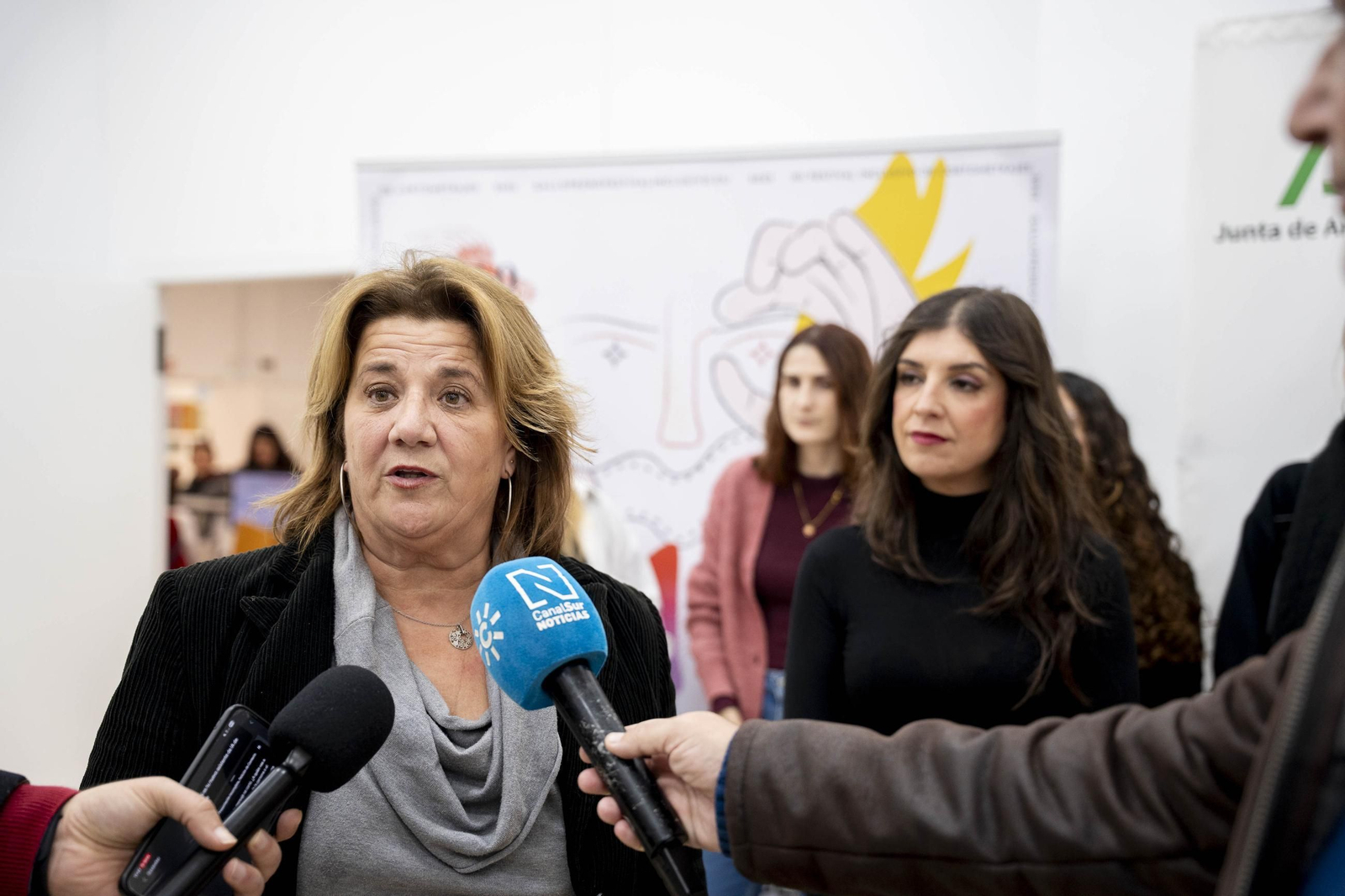 Las imágenes de la exposición "Carteles para un Gallo Pedro"