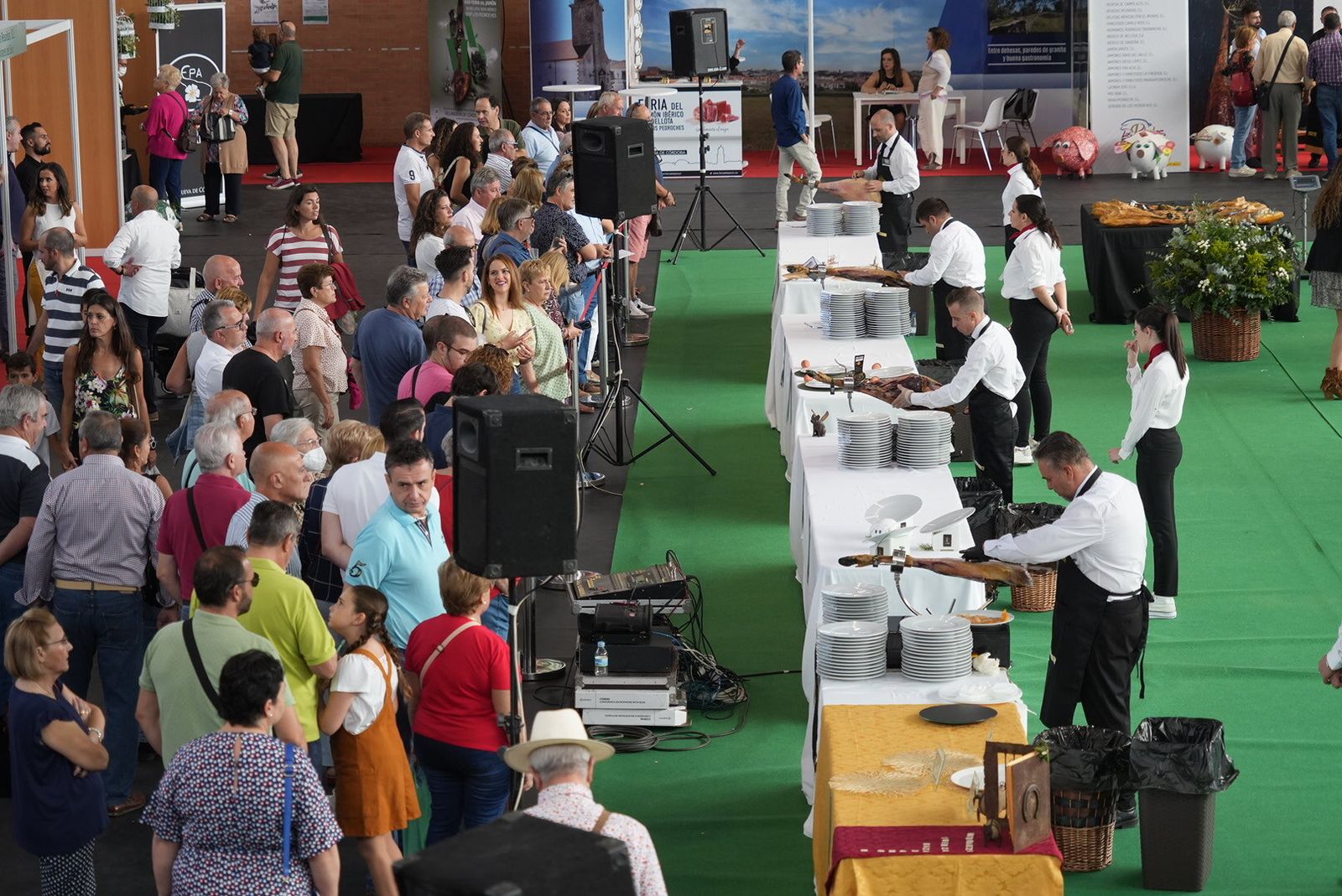 El día grande de la Feria del Jamón de Villanueva de Córdoba, en imágenes