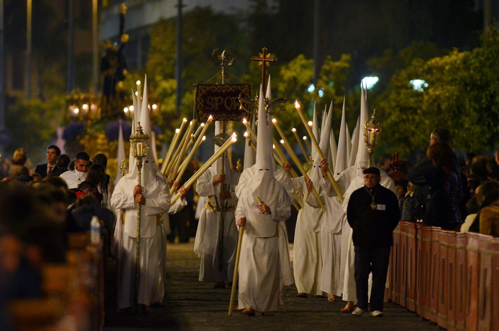 El paso de las cofradías por Cristina se perdería con este nuevo proyecto.