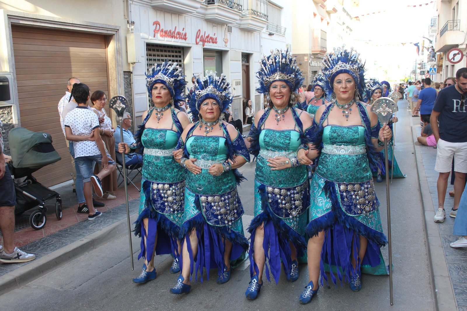 El desfile de Moros y Cristianos de Vera, en imágenes