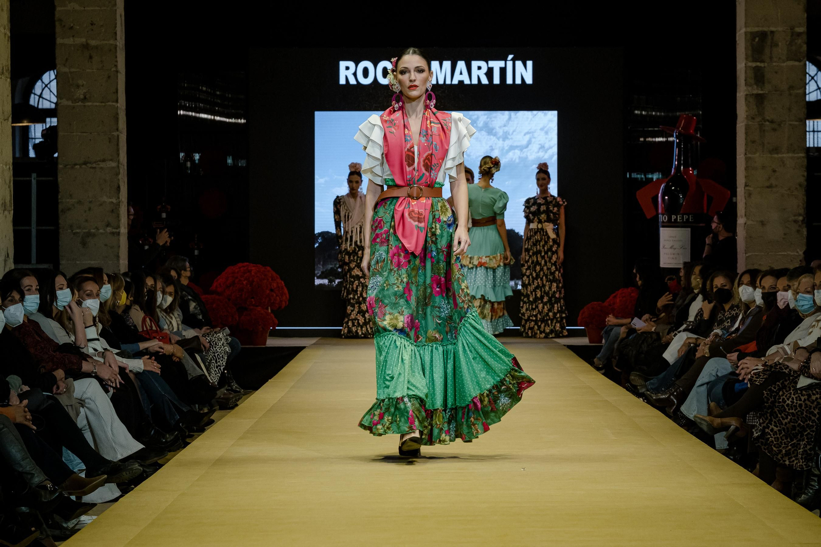 El desfile a beneficio de la Hermandad del Rocío en la Pasarela Flamenca de Jerez, todas las fotos