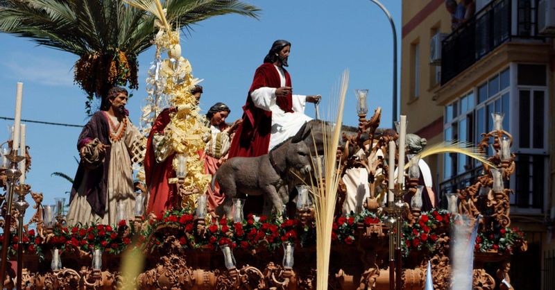 La Borriquita y La Flagelación Procesionan en El Puerto de Santa María este Domingo de Ramos 2025: Horarios, Itinerarios y Novedades