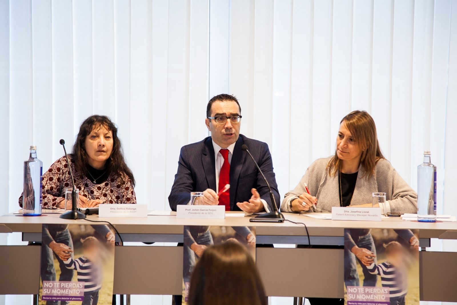 Representantes de colectivos médicos y de pacientes durante la presentación de esta iniciativa.