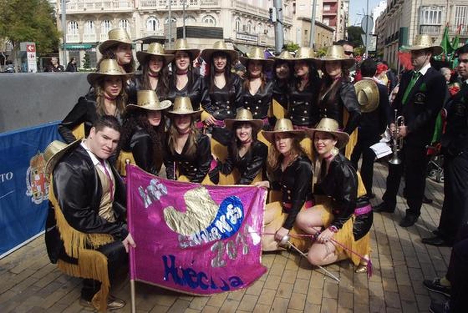Grandes vestuarios y coplillas con mucha originalidad en el Carnaval