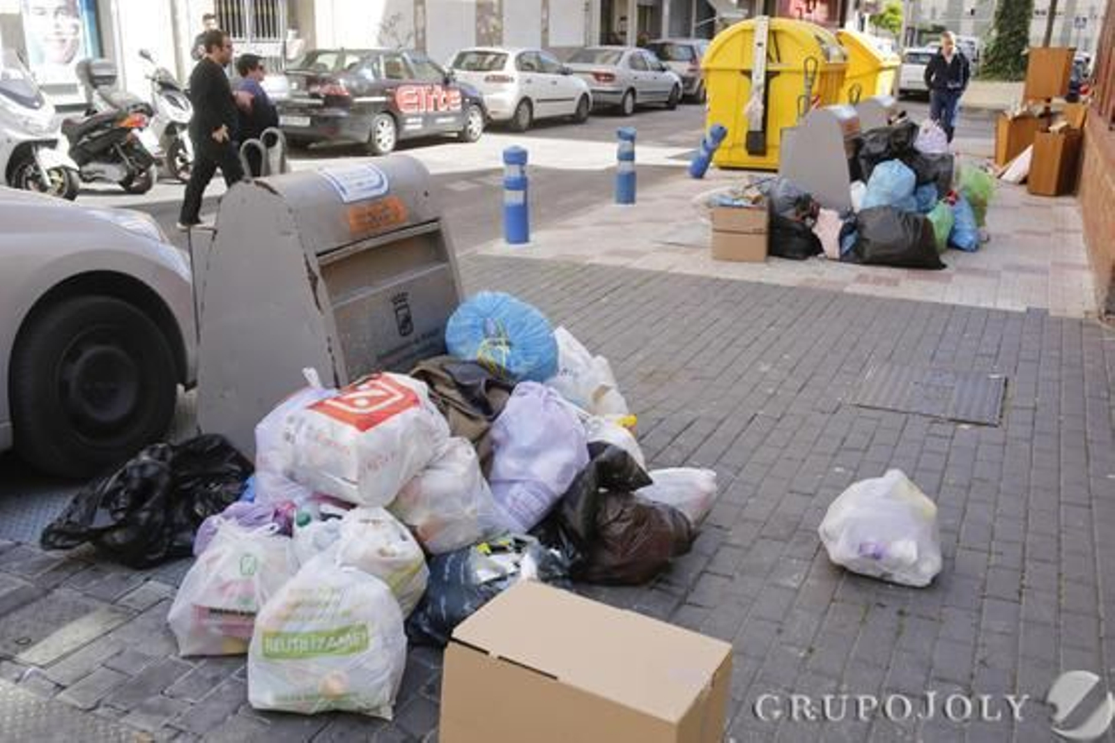 Imágenes de la huelga de basura de Limasa en diferentes distritos