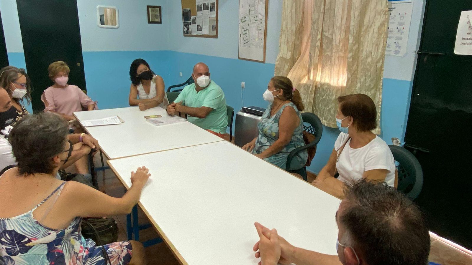 Carmen Collado y Ana Hérica Ramos, con la asociación de vecinos La Integración, de La Asunción.