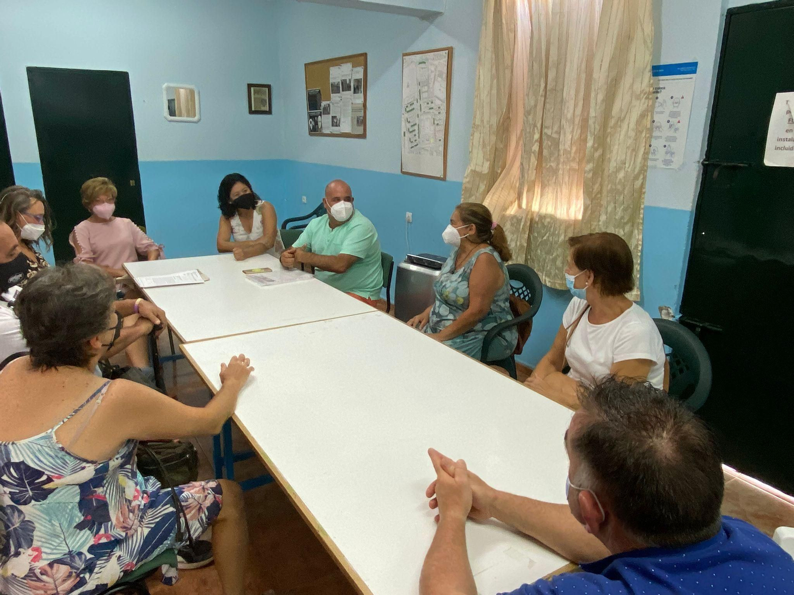 Carmen Collado y Ana Hérica Ramos, con la asociación de vecinos La Integración, de La Asunción.
