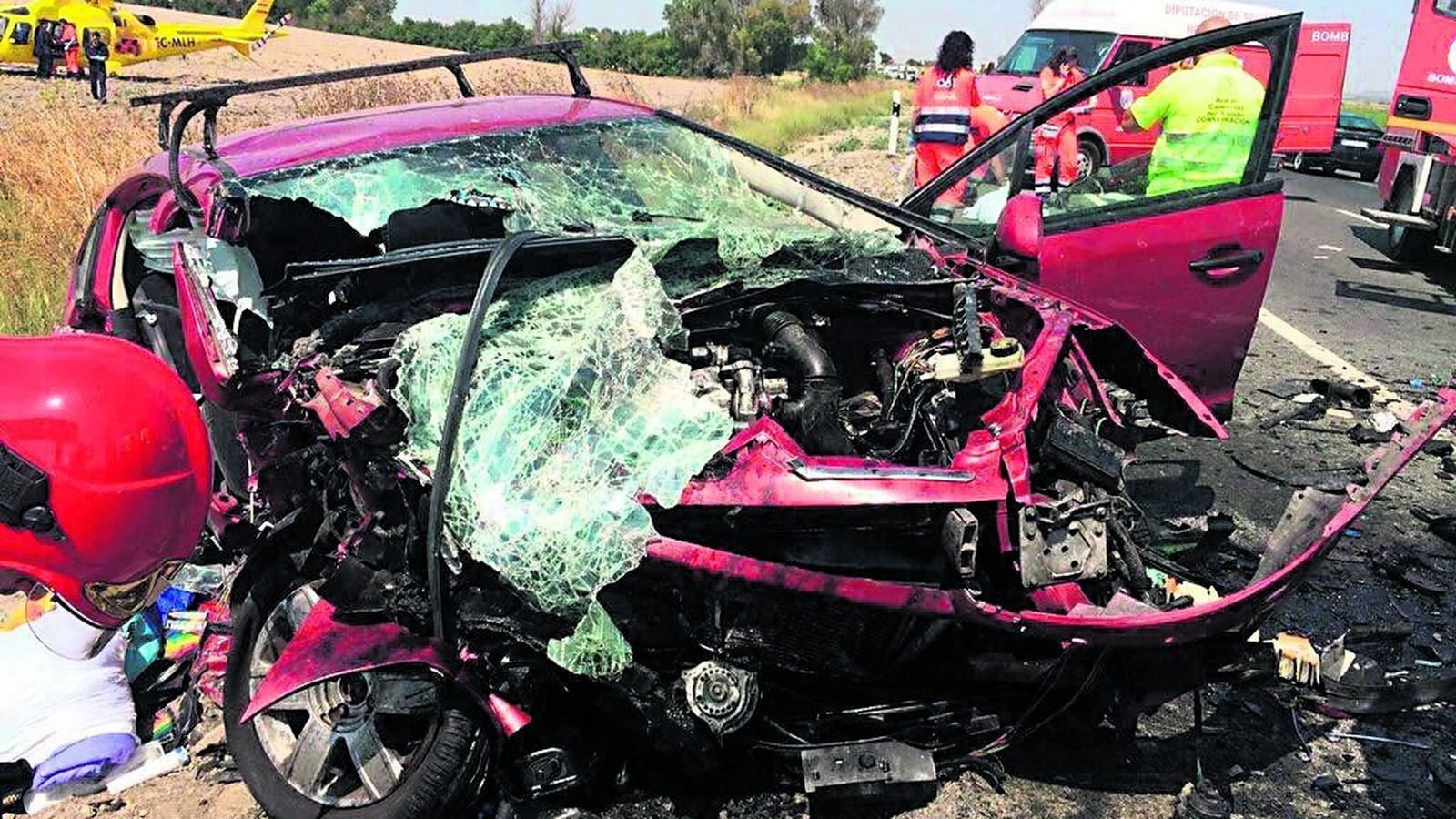 El Citroën C4 en el que viajaban las chicas, tras el accidente.