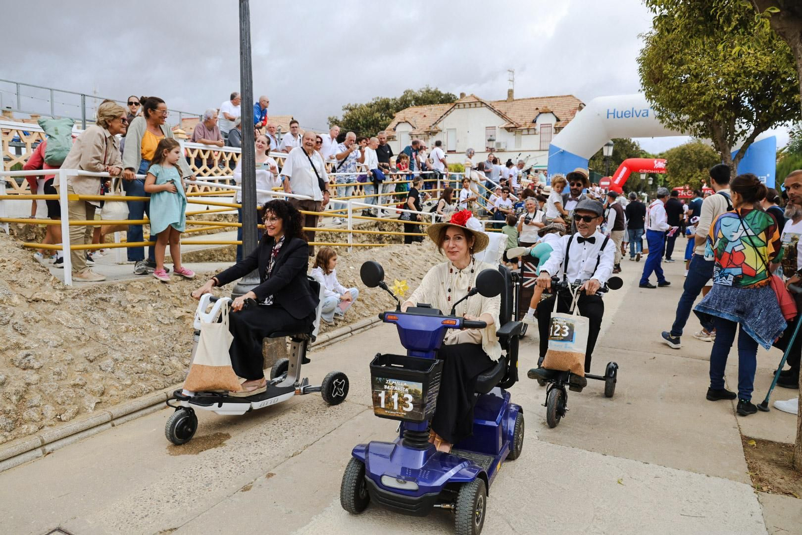 Imágenes de la 'II Milla Británica' en el Barrio Obrero con motivo de la Feria del Legado Británico