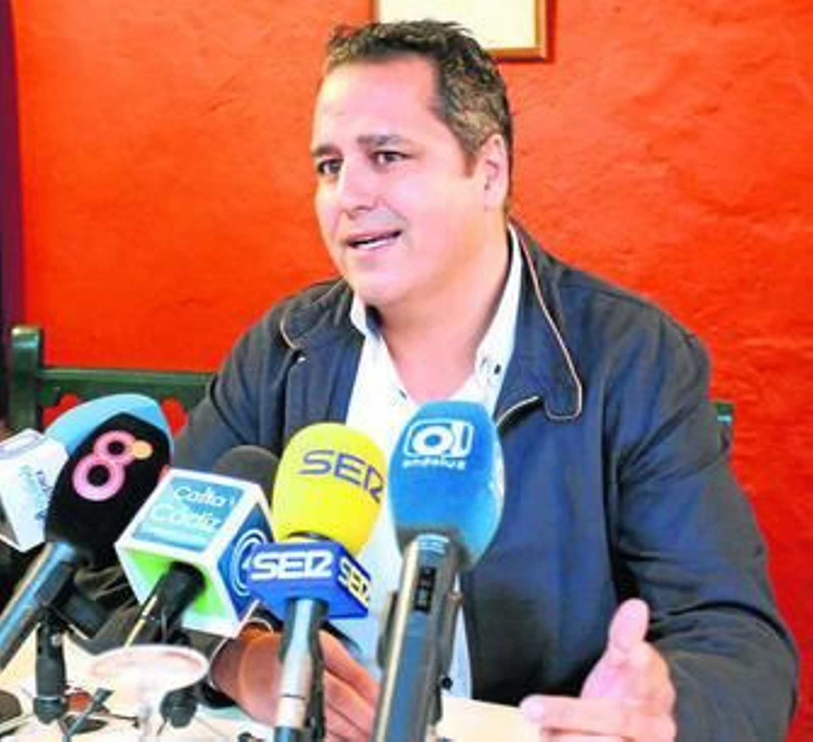 El ex edil de Urbanismo Diego Muñoz, ayer durante su comparecencia ante la prensa.