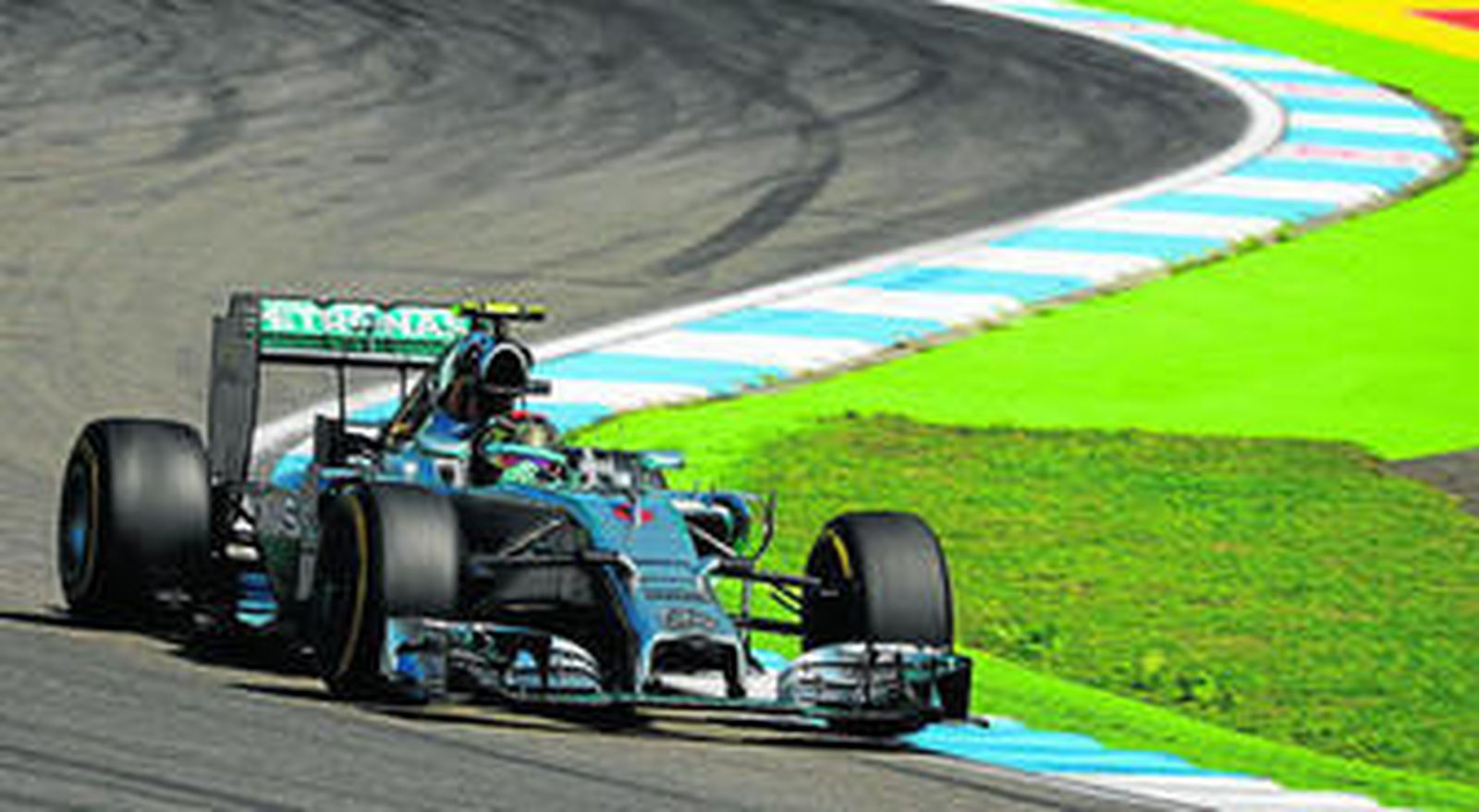 El alemán Nico Rosberg, durante la ronda de clasificación de ayer en el Gran Premio de Alemania, en la que quedó primero.