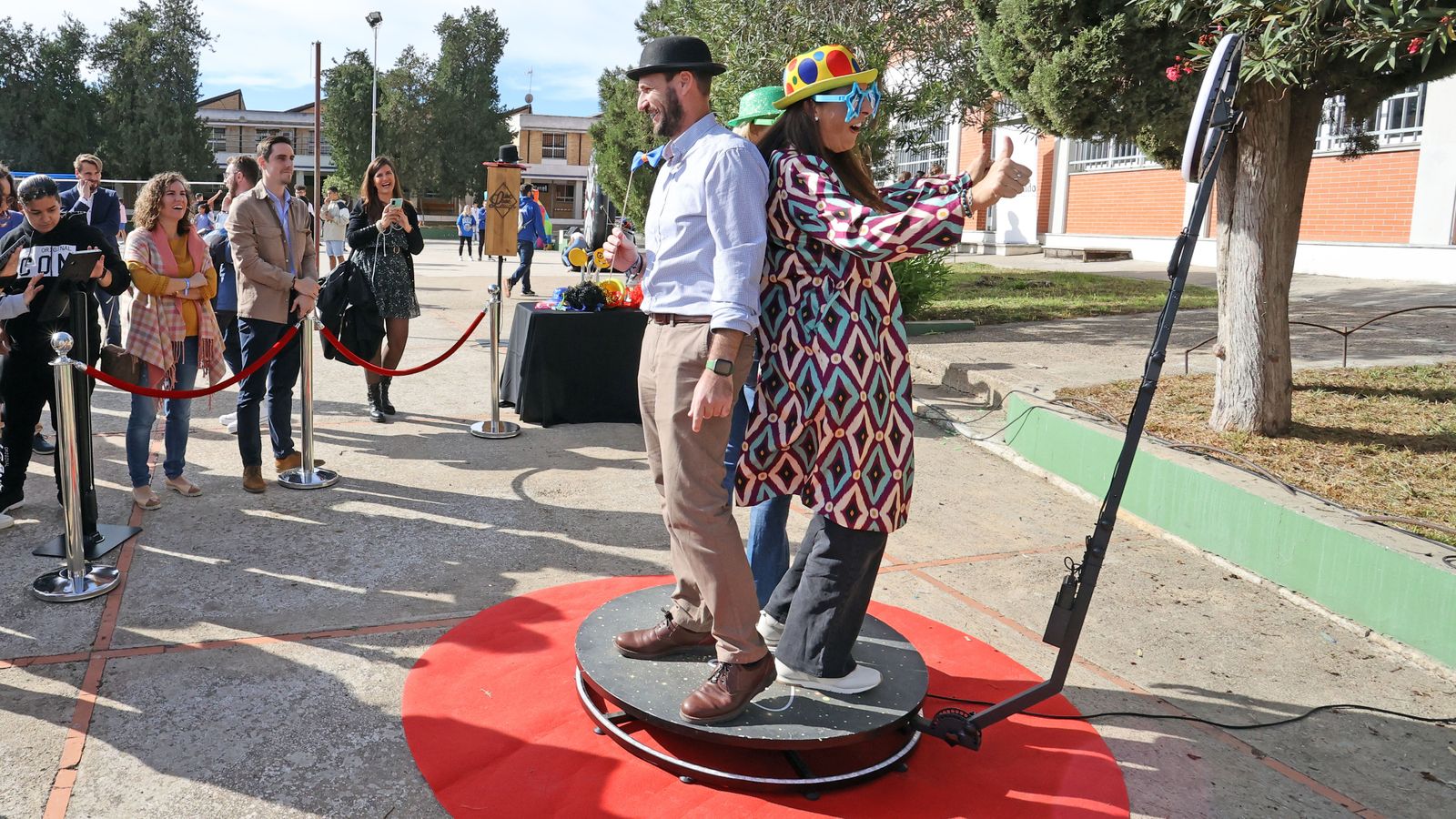 La consejera de Inclusión Social, Juventud, Familias e Igualdad, Loles López, en el Lora Tamayo