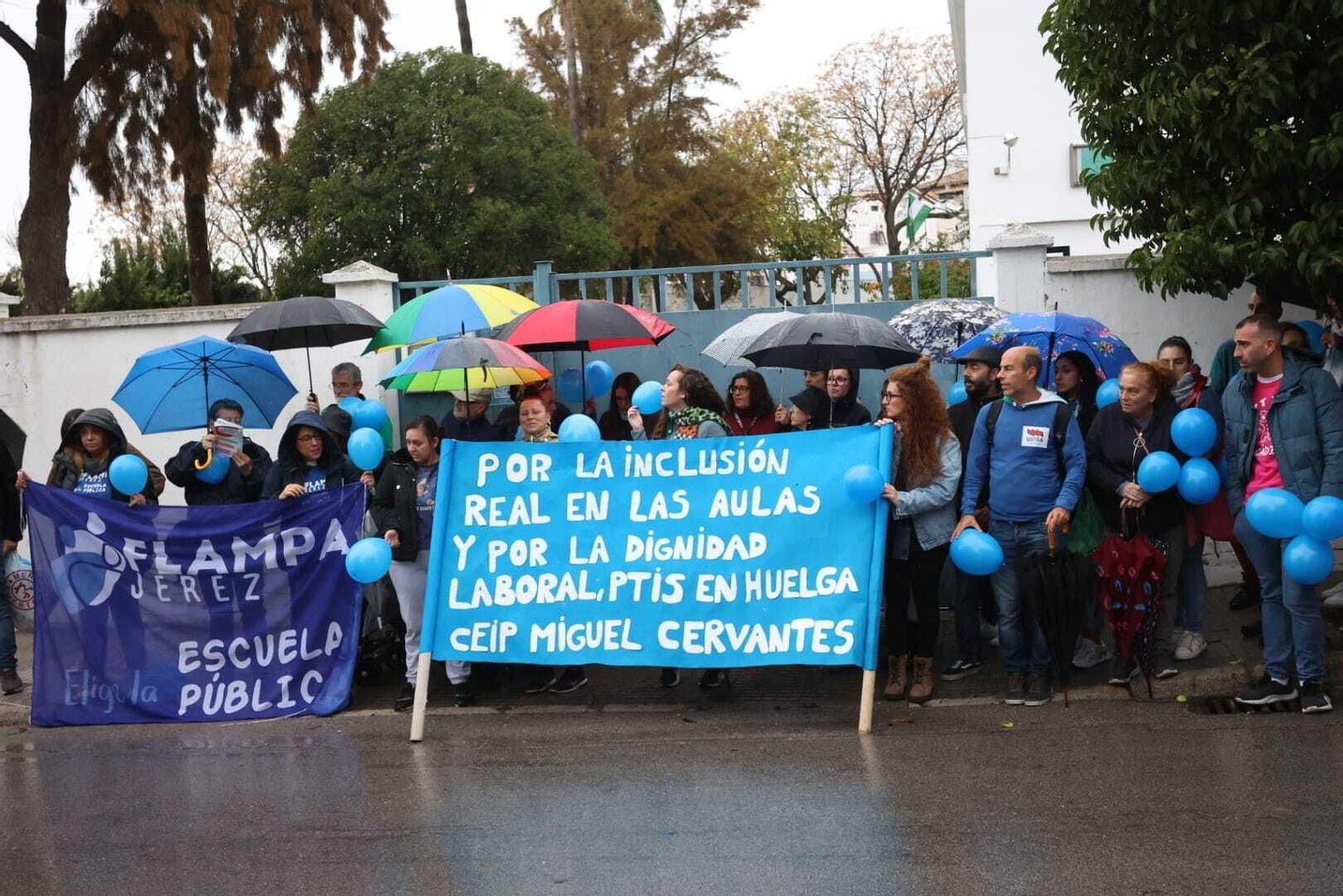 Una imagen de la concentración en el CEIP Torresoto.
