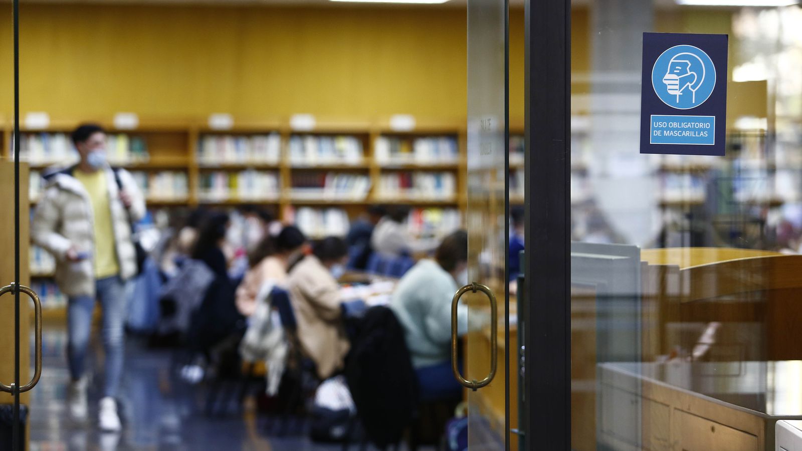Aviso de uso obligatorio de mascarilla en la Biblioteca General de la UMA