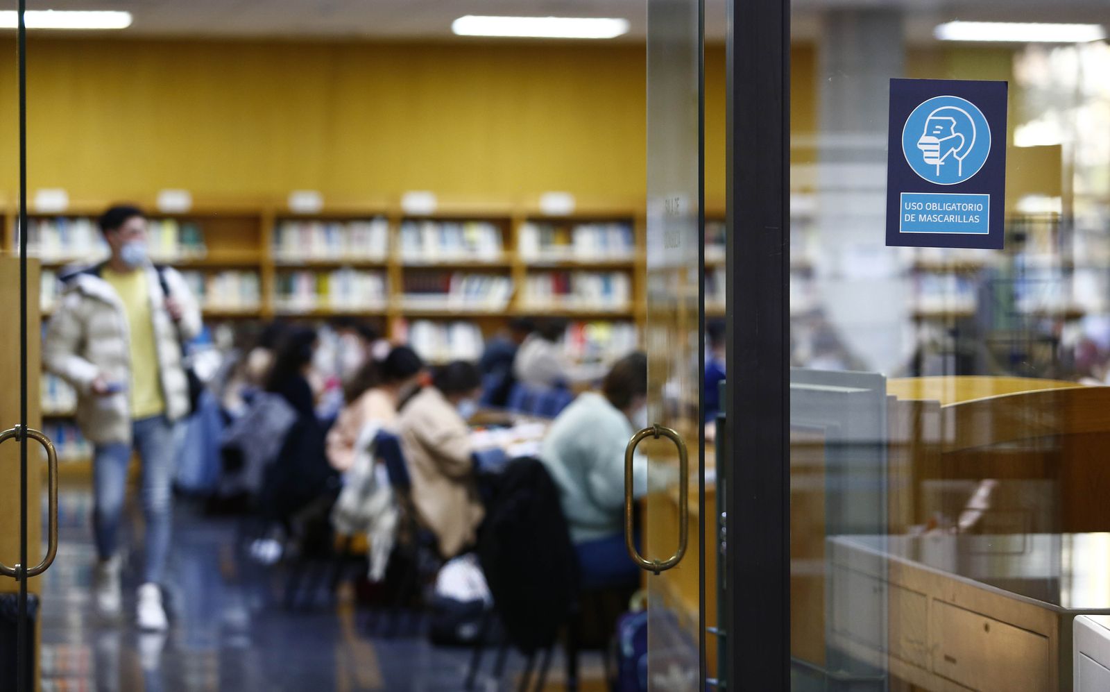 Aviso de uso obligatorio de mascarilla en la Biblioteca General de la UMA