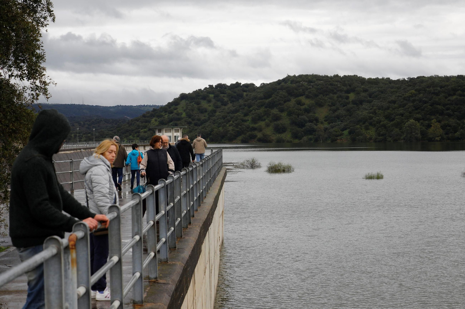 El desembalse del pantano de Navallana, en imágenes