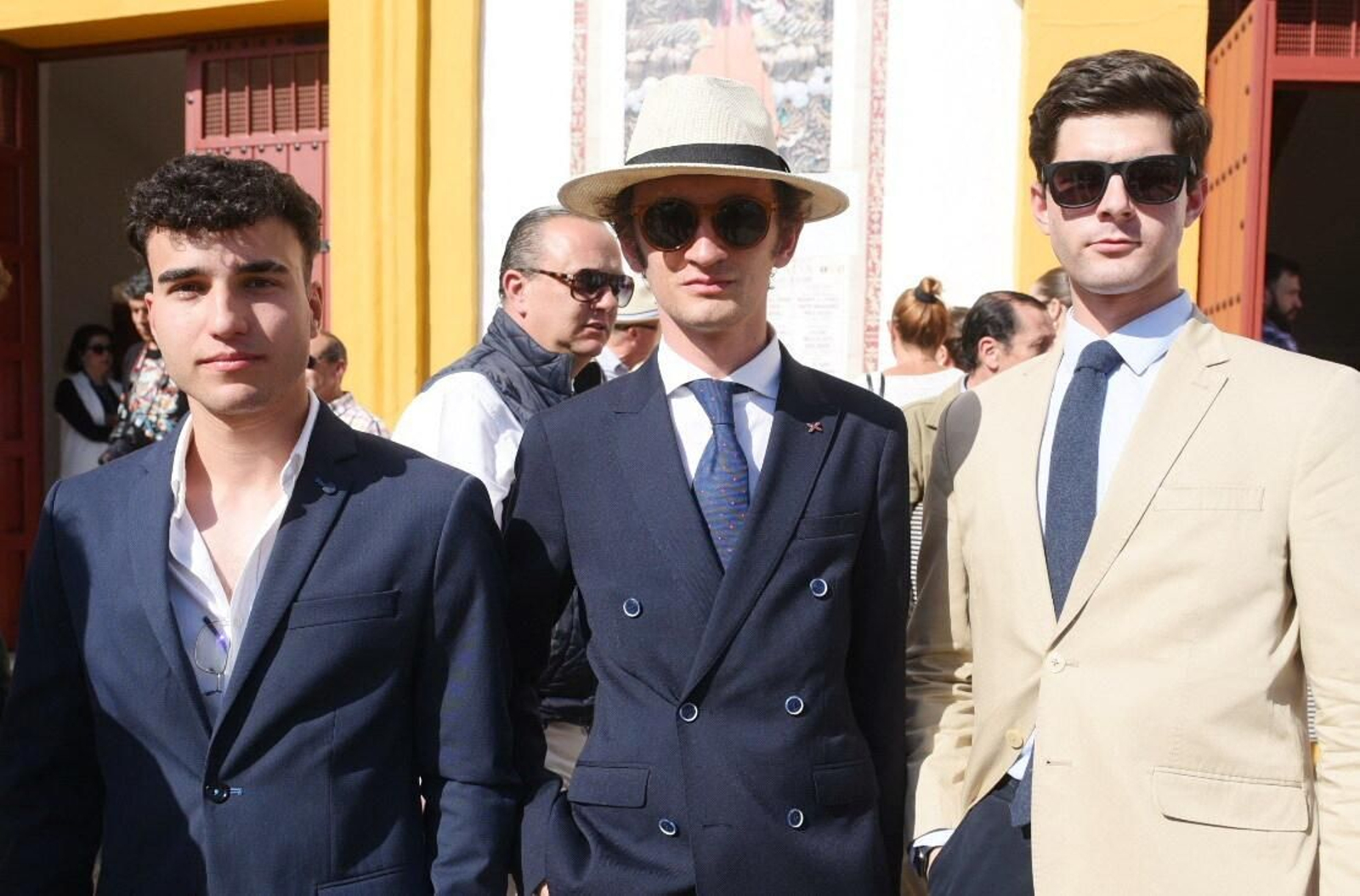 Las fotos de la Puerta del Príncipe de los toros en la 15ª del abono en Sevilla