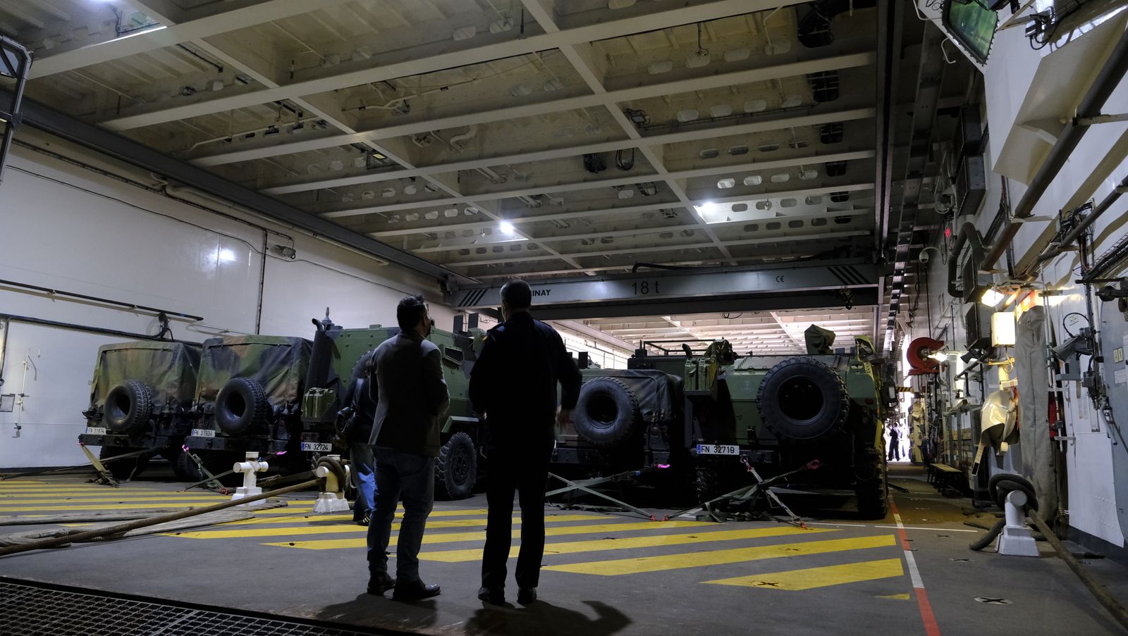 Fotogalería de la visita al portaaviones Juan Carlos I. Puerto de Almería.