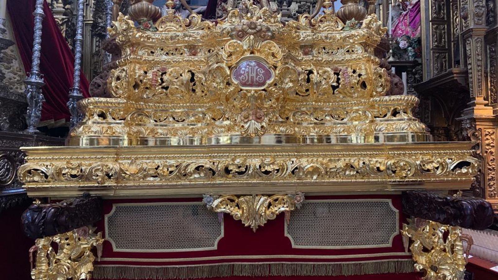 Así luce el paso del Señor de Las Penas con el frente dorado Así luce el paso del Señor de Las Penas con el frente dorado