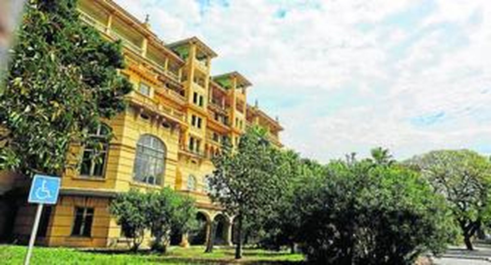 Imagen de la fachada principal del Palacio Miramar.