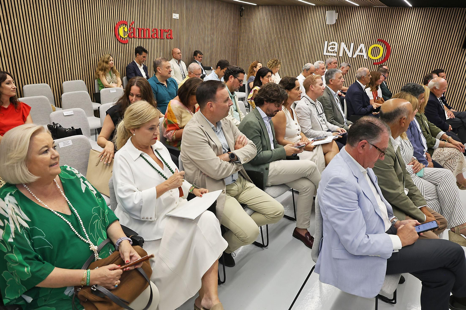 Imágenes de los encuentros del Club Cámara con Jesús Aguirre, presidente del Parlamento andaluz como protagonista