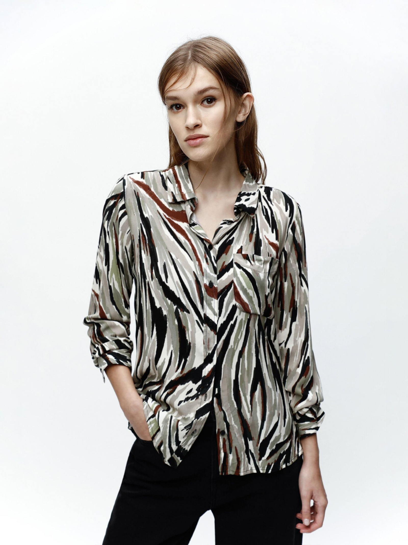 Blusa en animal print de Lefties.