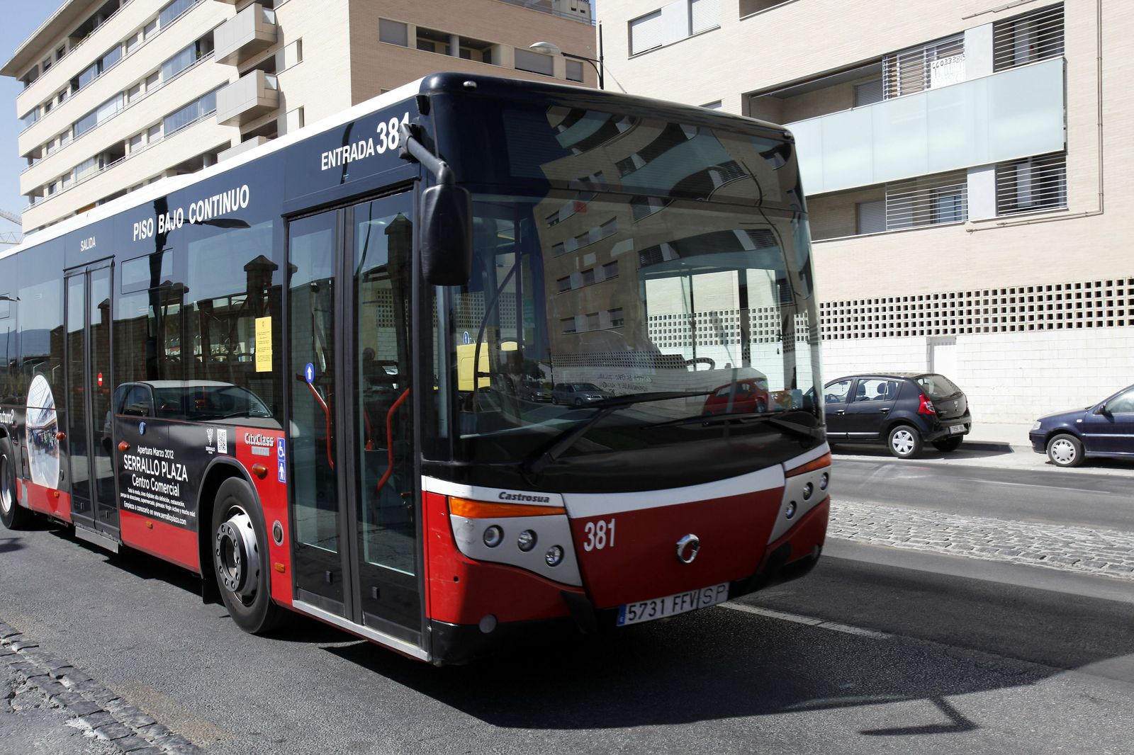 Podemos-IU denuncia que Rober suprima en agosto las líneas universitarias