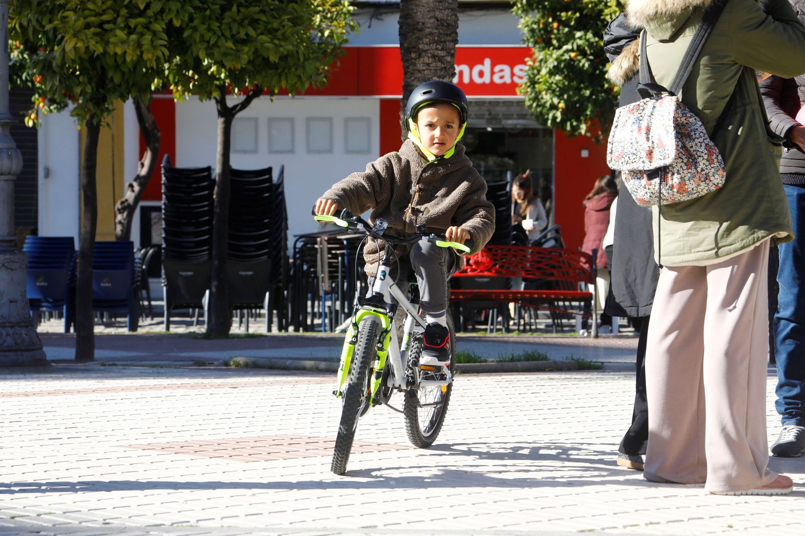 Los niños de Córdoba disfrutan de sus regalos de Reyes, en imágenes