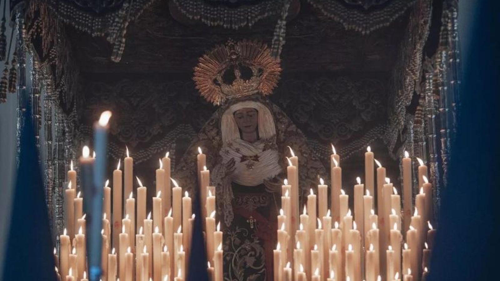 La Virgen de Regla bajo su paso de palio en San Andrés