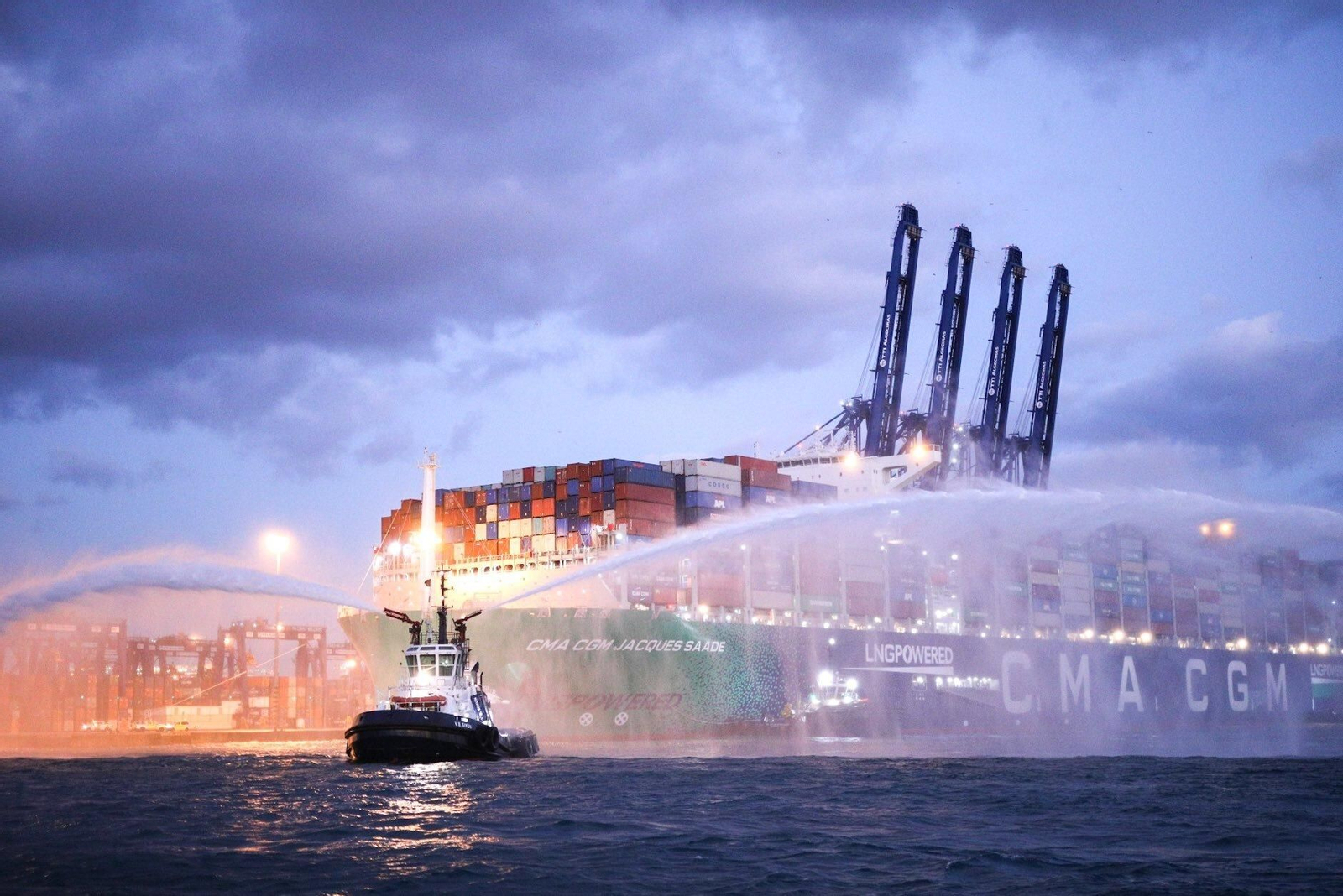 El portacontenedores más grande del mundo propulsado a gas natural, en Algeciras