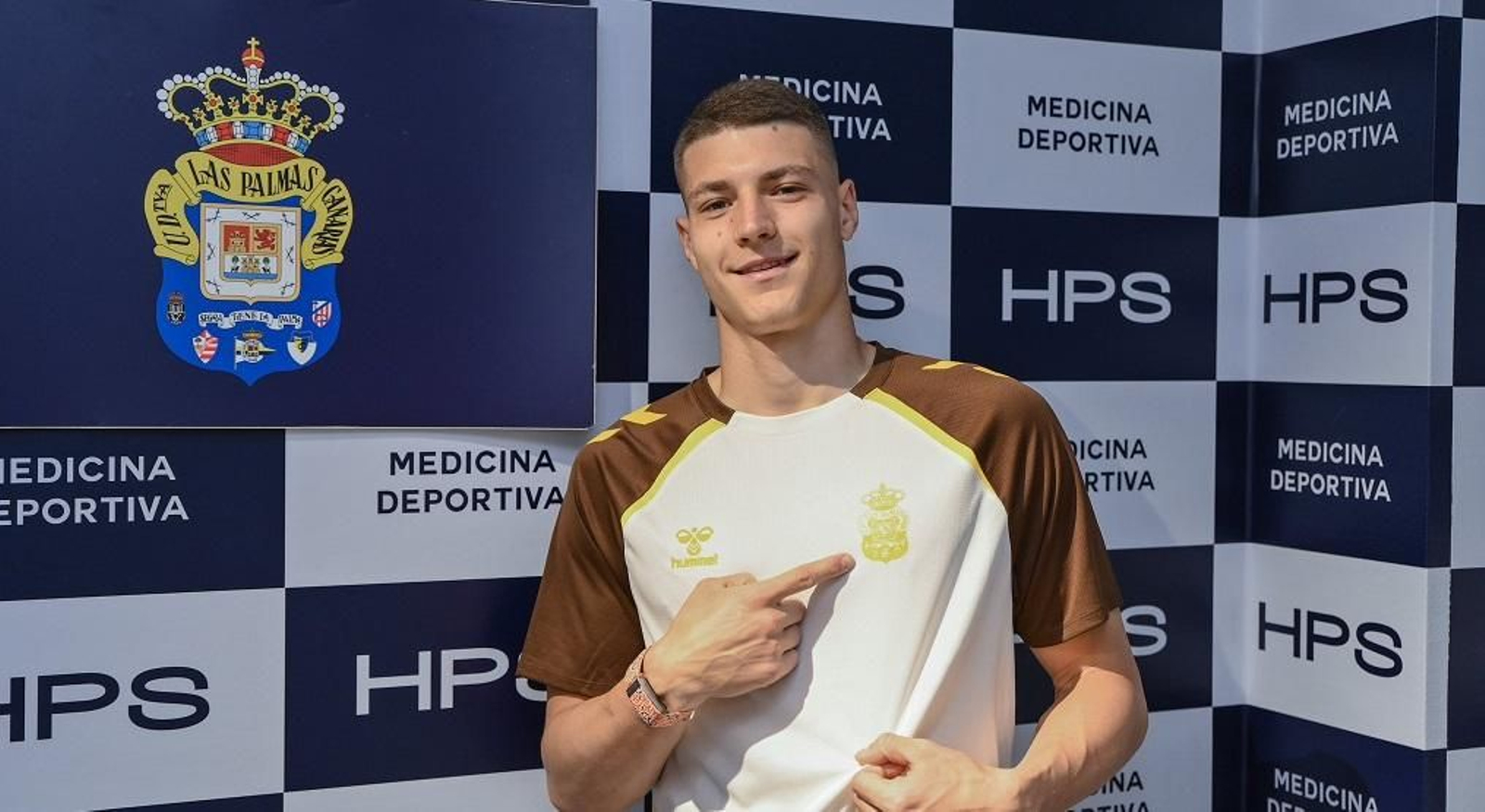 Milos Lukovic, tras el reconocimiento médico con Las Palmas.