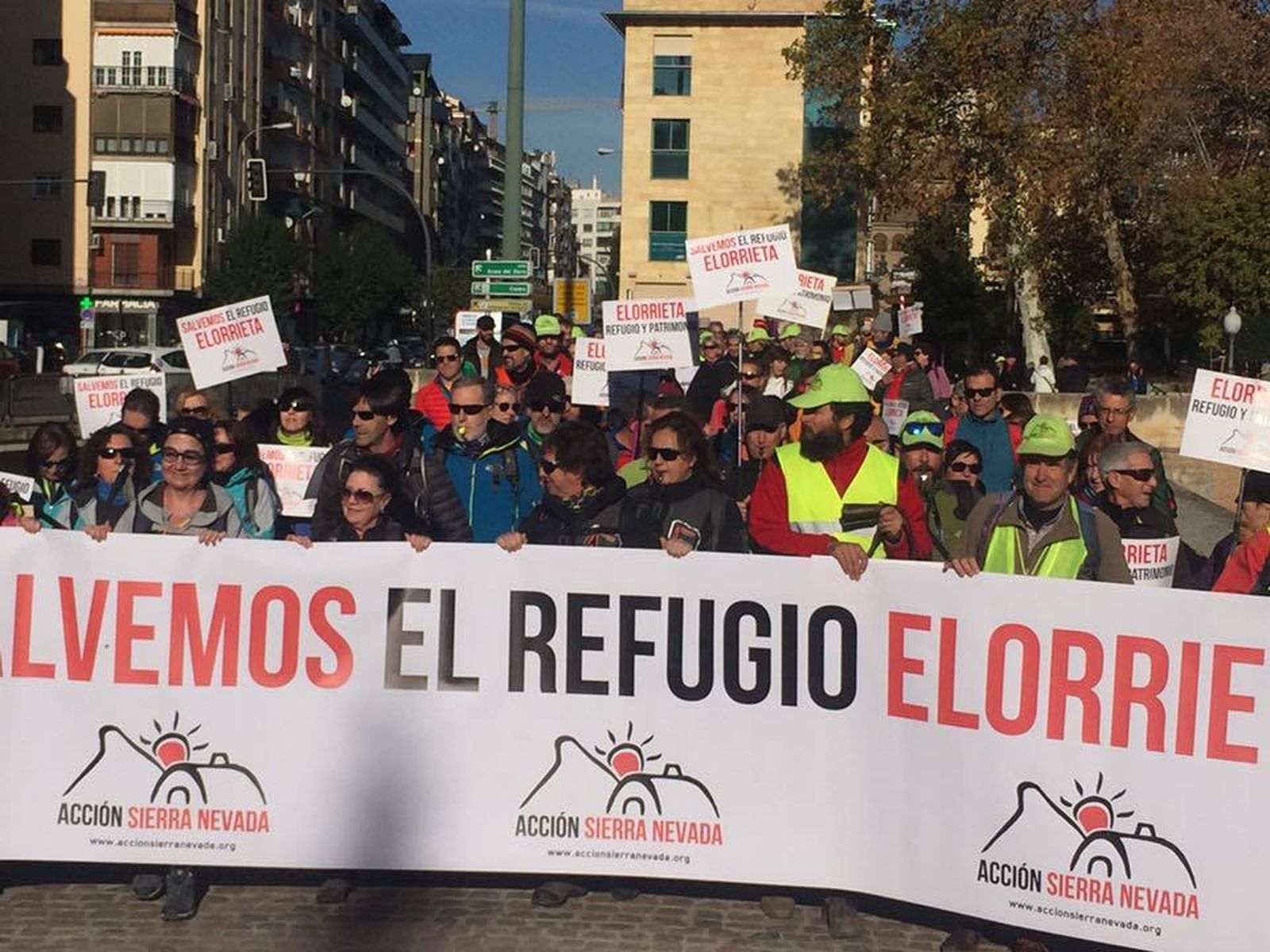 La movilización ha comenzado en el Puente Romano.