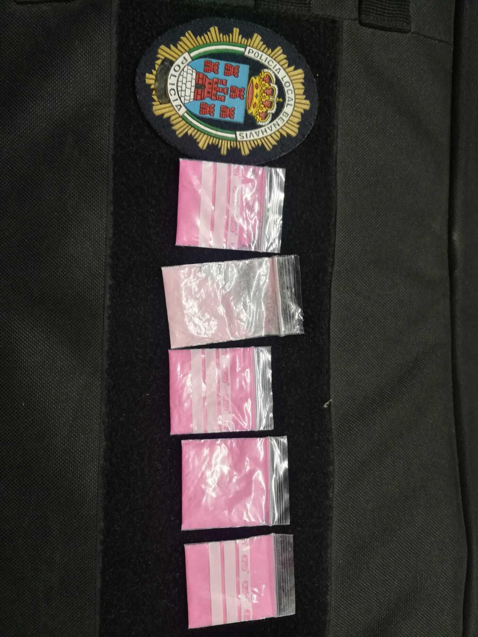 Cocaína rosa incautada a unos individuos que se dirigían a una fiesta. Cocaína rosa incautada a unos individuos que se dirigían a una fiesta.