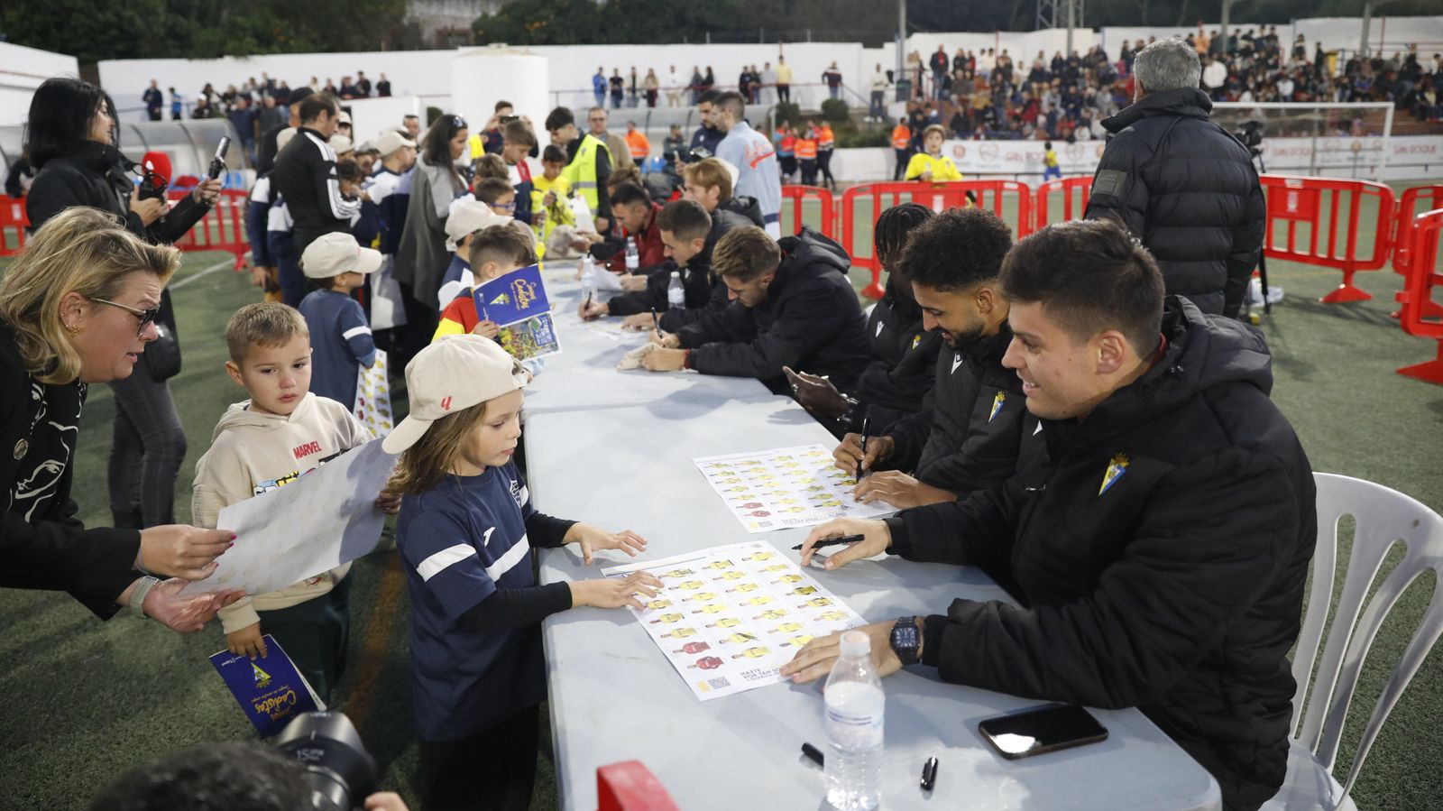 Las fotos de la visita del Cádiz CF para celebrar el 50 aniversario del CD Guadiaro
