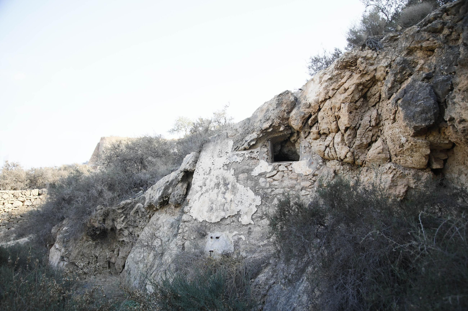 Imágenes de los refugios de la guerra civil descubierto en el barrio de Las Trincheras